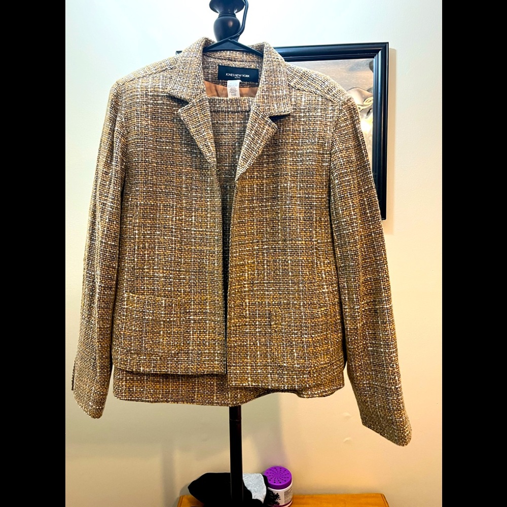 Fall tweed suit with flared skirt. Skirt is 12p and jacket is 14p.